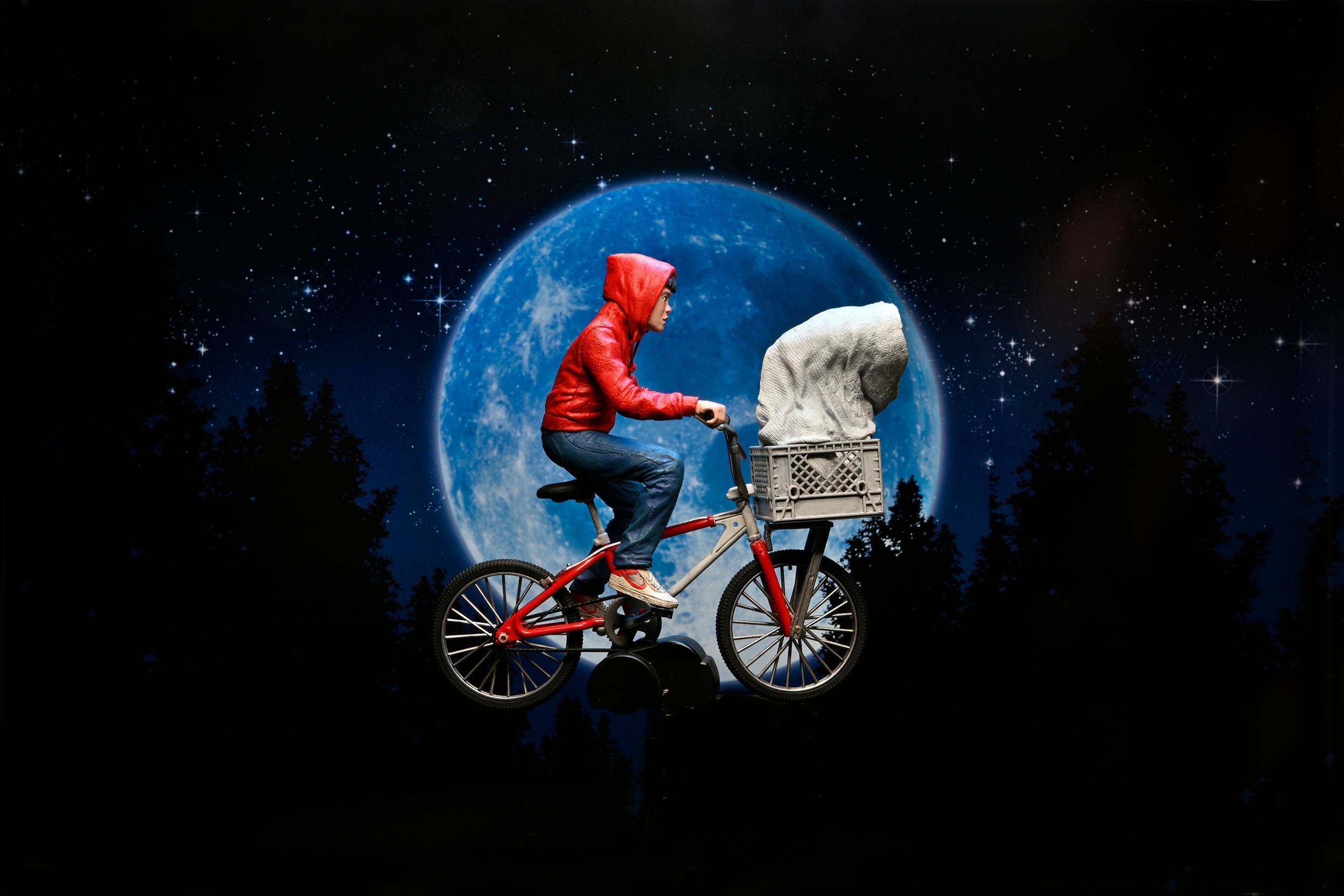 NECA 7-Inch Scale 40th Anniversary Collectible Action Figure of Elliot and E.T. on Bike from E.T. The Extra-Terrestrial