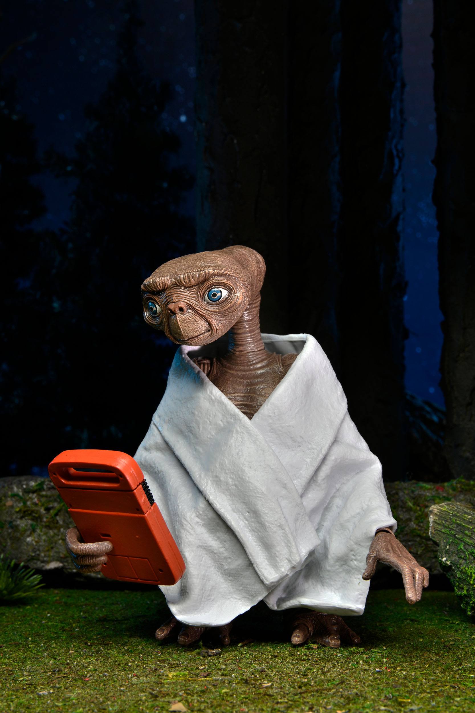NECA 40th Anniversary Collectible 7-Inch Scale Ultimate E.T. The Extra-Terrestrial Action Figure