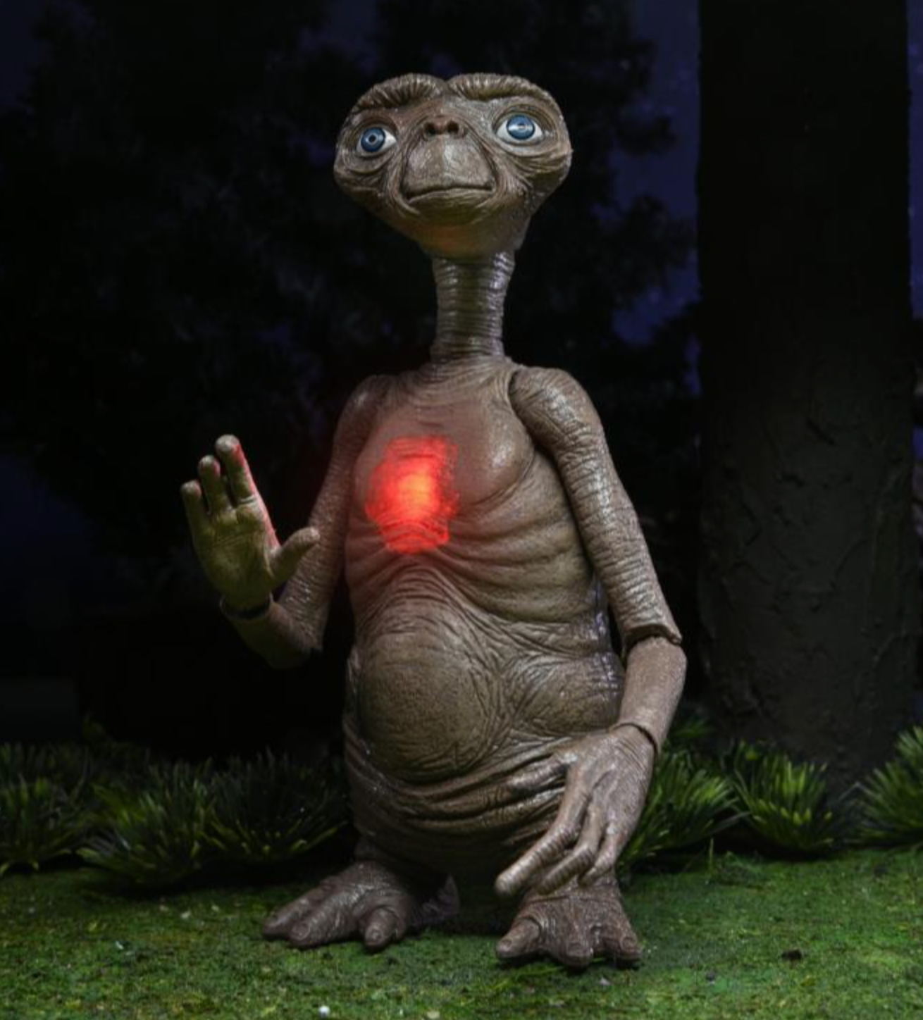 40th Anniversary E.T. The Extra-Terrestrial Deluxe LED Light-Up Action Figure