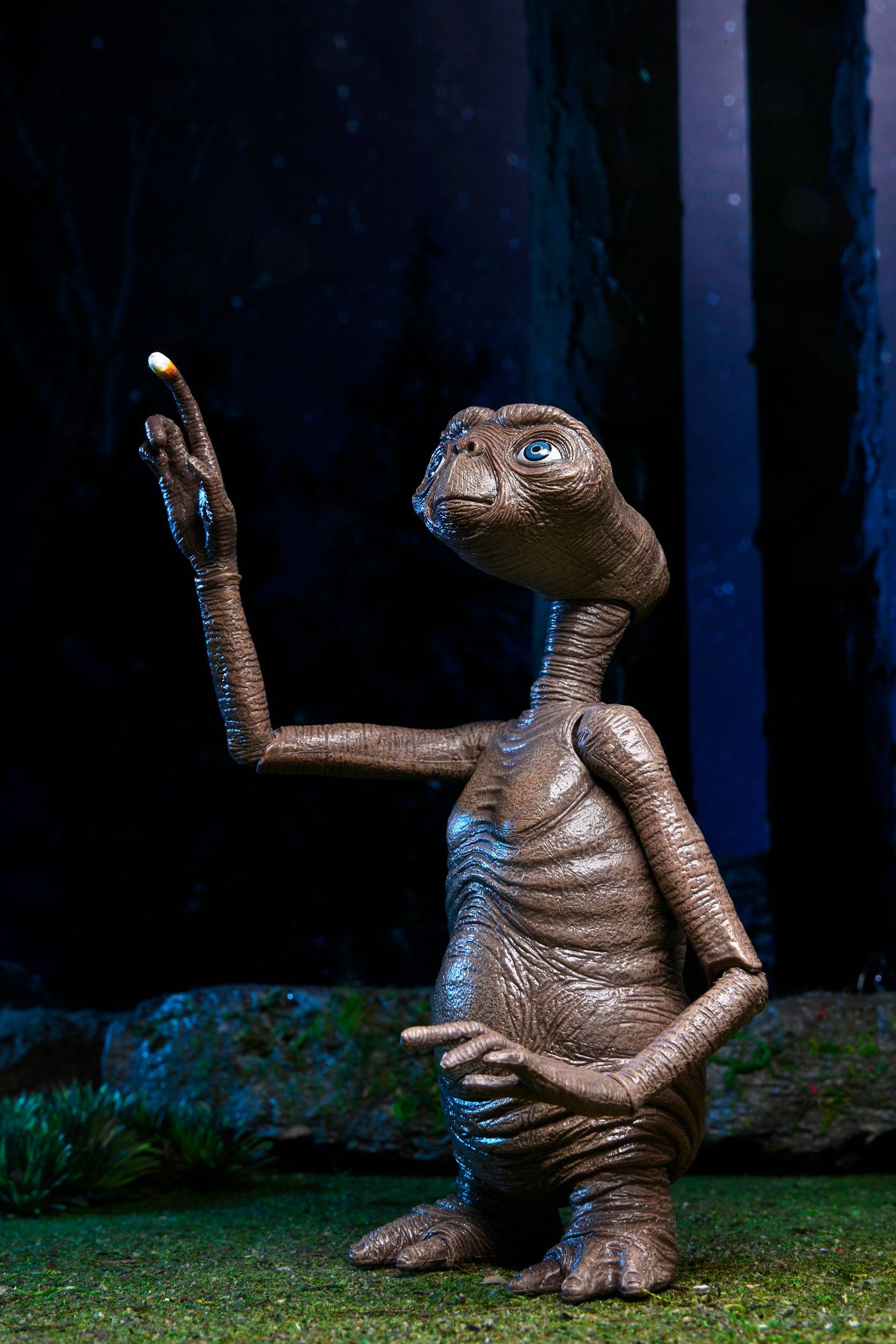 NECA 40th Anniversary Collectible 7-Inch Scale Ultimate E.T. The Extra-Terrestrial Action Figure