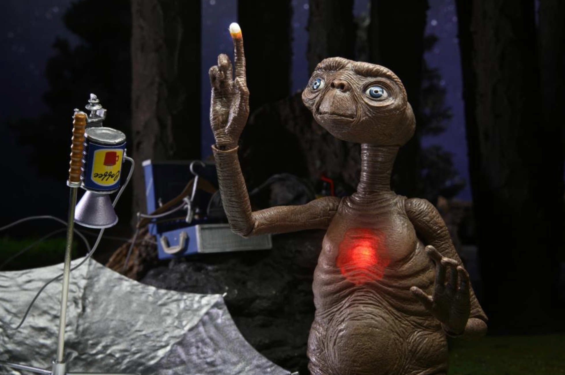 40th Anniversary E.T. The Extra-Terrestrial Deluxe LED Light-Up Action Figure