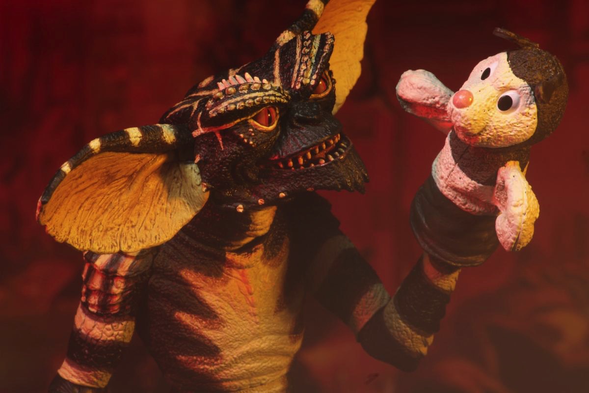 Ultimate 7 - Scale Gremlins Flasher Action Figure with Cool Accessories