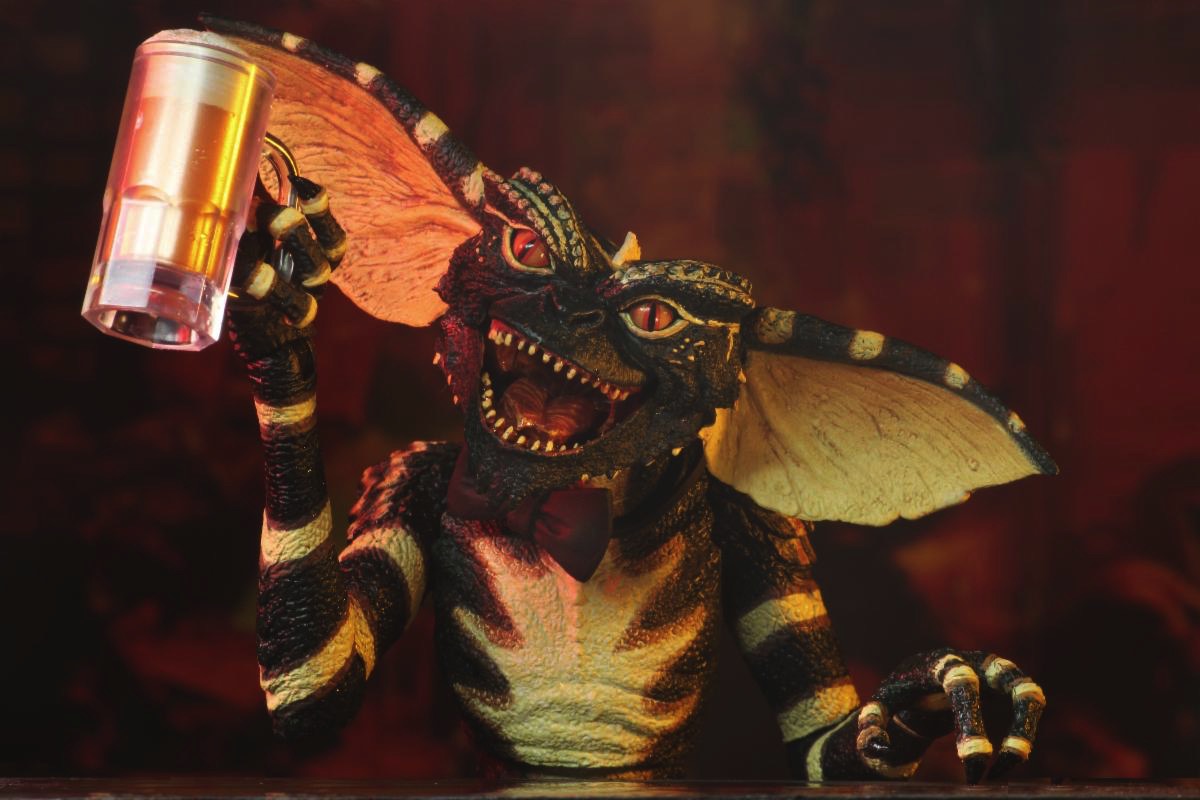 Ultimate 7 - Scale Gremlins Flasher Action Figure with Cool Accessories