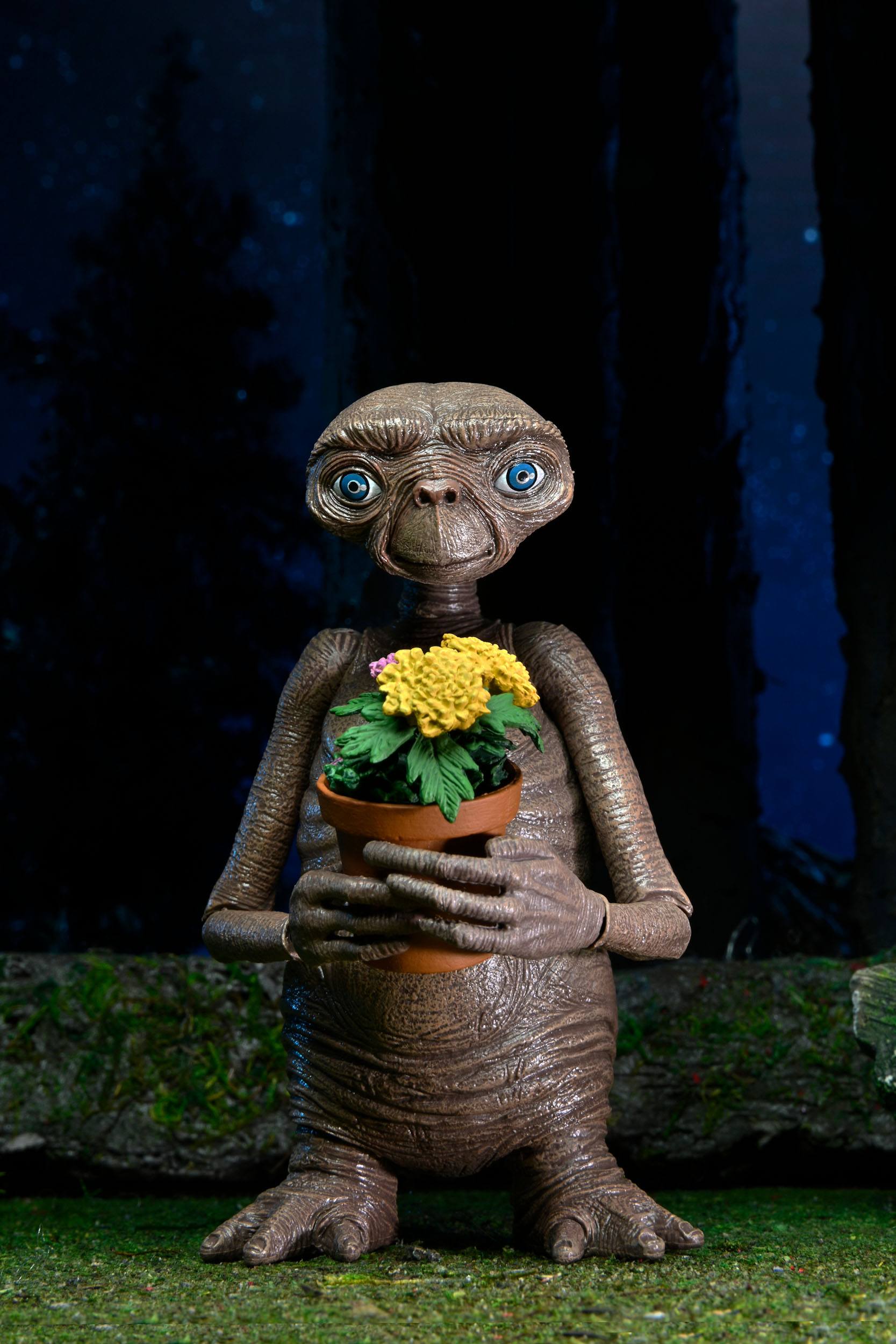 NECA 40th Anniversary Collectible 7-Inch Scale Ultimate E.T. The Extra-Terrestrial Action Figure