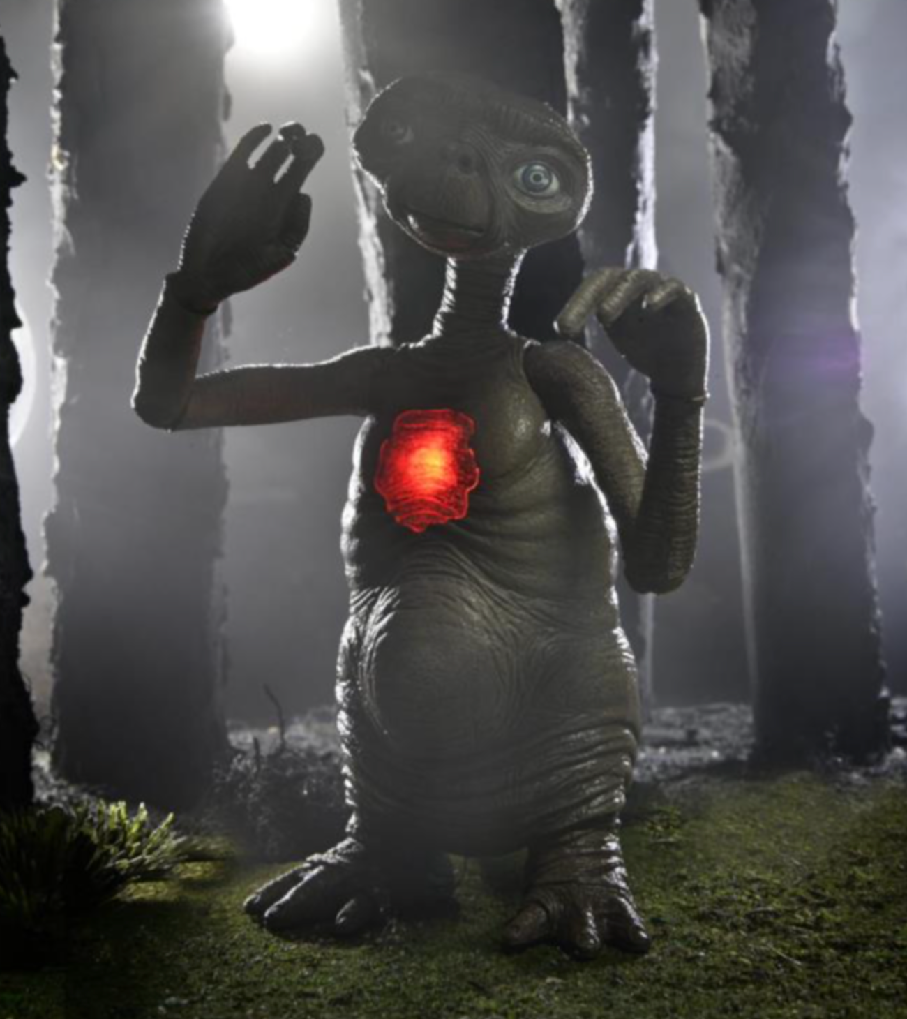 40th Anniversary E.T. The Extra-Terrestrial Deluxe LED Light-Up Action Figure