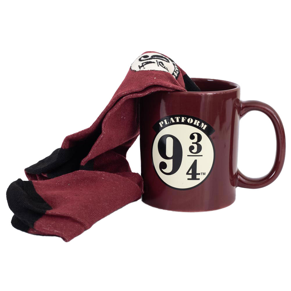 Harry Potter Platform 9 and 3 Quarters-themed Ceramic Mug and Cotton Sock Gift Set