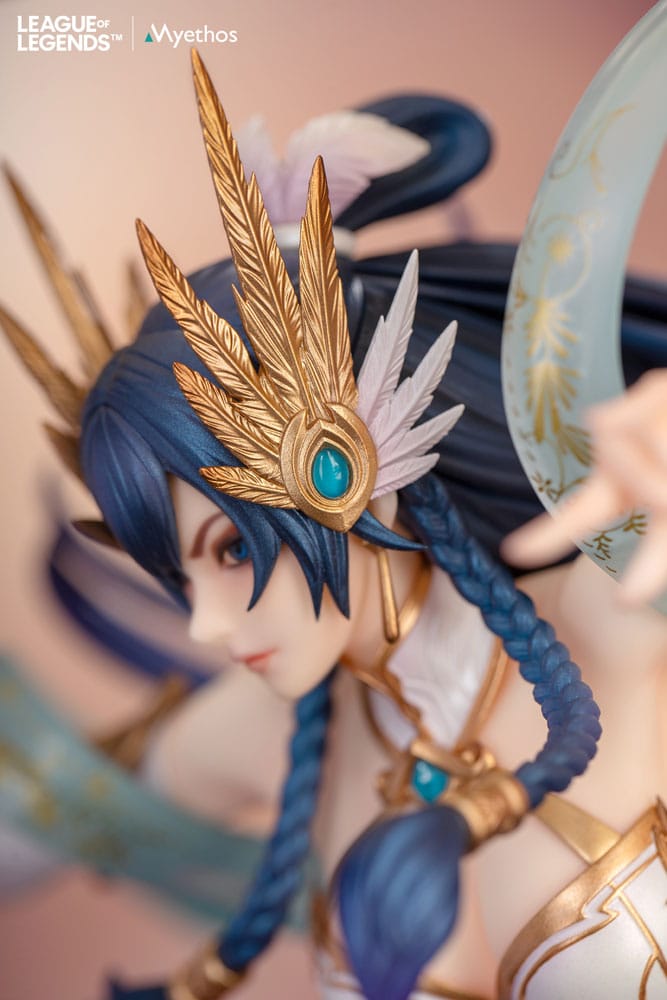 High - Quality 1/7 Scale Collectible Figure of Divine Sword Irelia from the Globally Renowned Game League of Legends