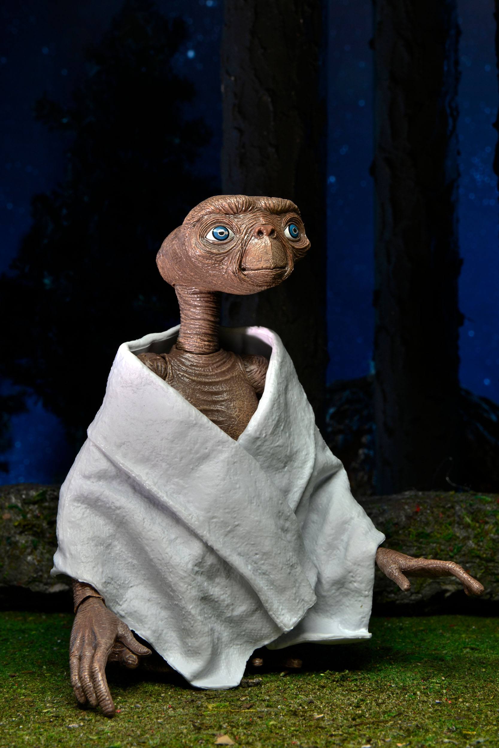 NECA 40th Anniversary Collectible 7-Inch Scale Ultimate E.T. The Extra-Terrestrial Action Figure