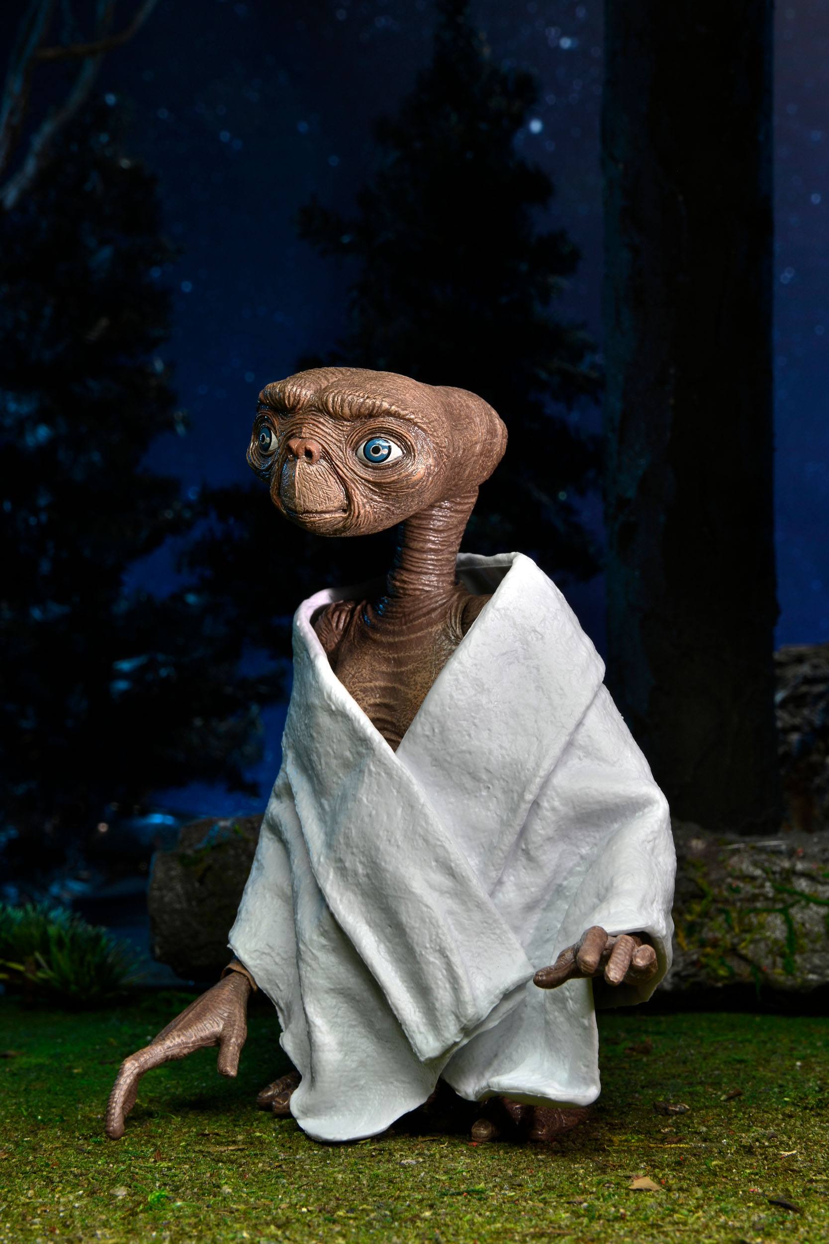 NECA 40th Anniversary Collectible 7-Inch Scale Ultimate E.T. The Extra-Terrestrial Action Figure