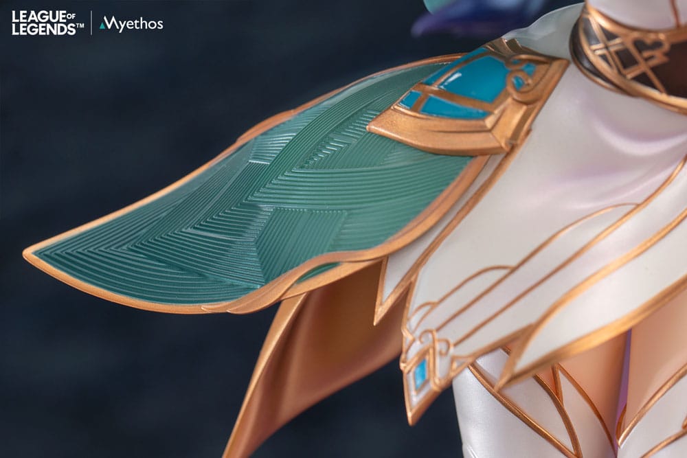 High - Quality 1/7 Scale Collectible Figure of Divine Sword Irelia from the Globally Renowned Game League of Legends
