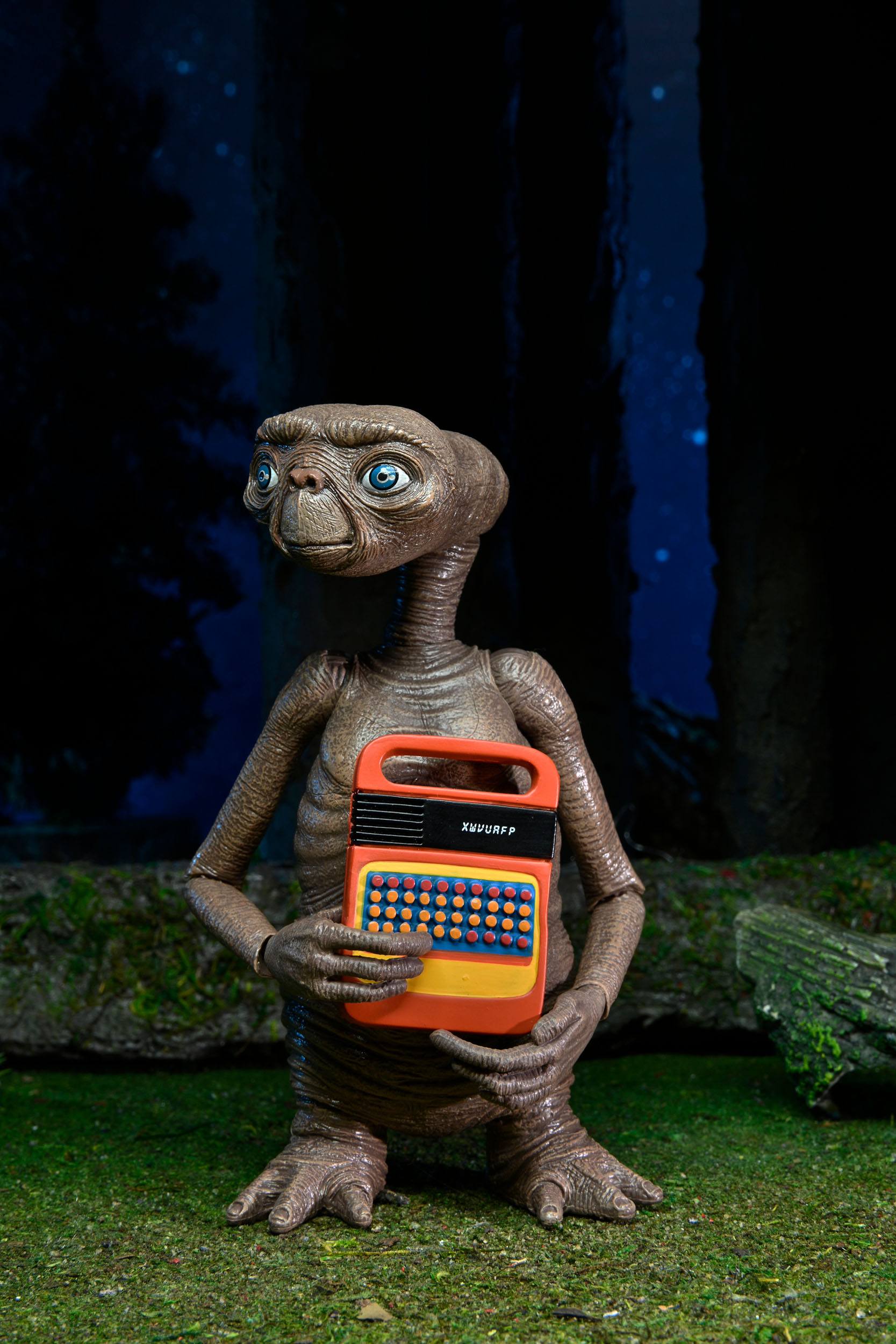 NECA 40th Anniversary Collectible 7-Inch Scale Ultimate E.T. The Extra-Terrestrial Action Figure