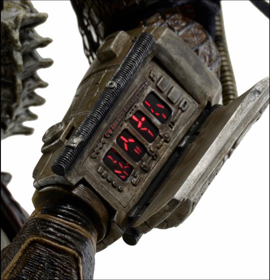 NECA 1/4 Scale Collectible Action Figure of Jungle Hunter Predator from the 1987 Film with LED Lights
