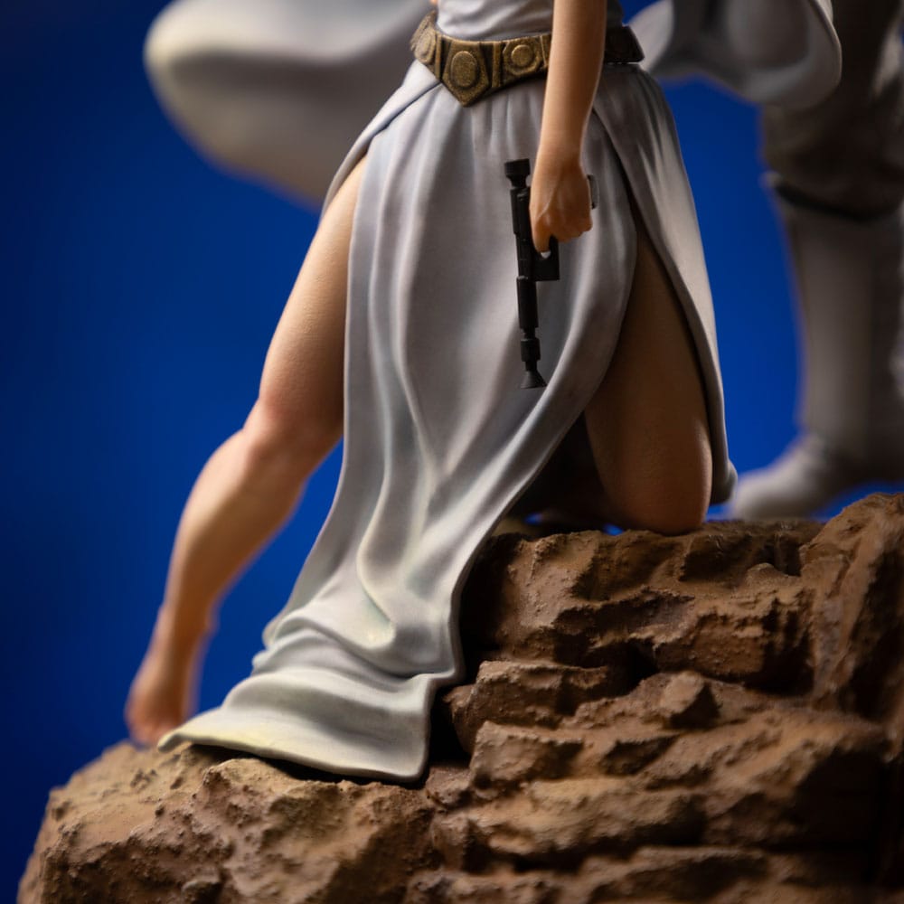 Iron Studio Star Wars: A New Hope Deluxe 1/10 Art Scale Limited Edition Collectible Statue of Luke Skywalker and Princess Leia Organa