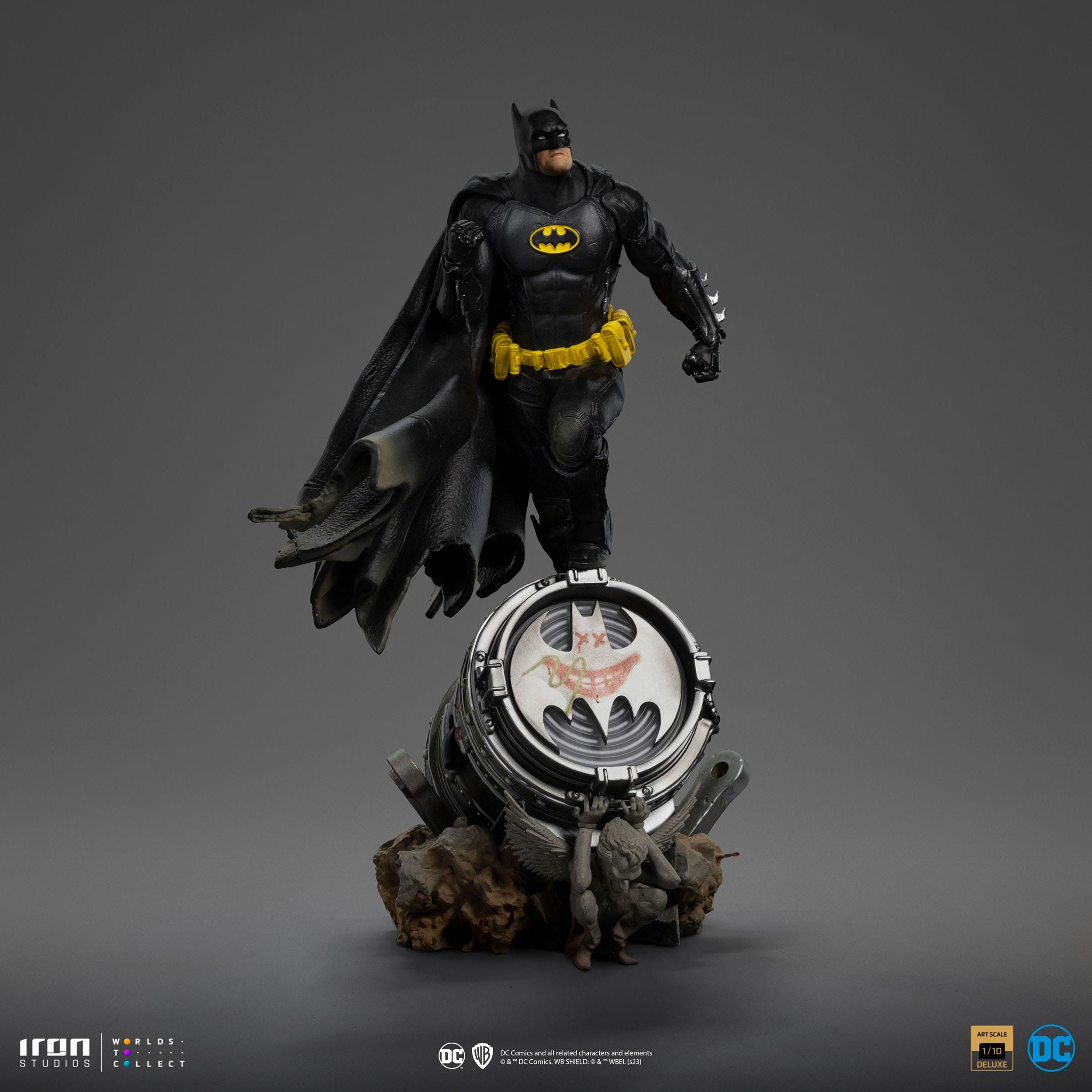 Iron Studios 1/10 Deluxe Art Scale Limited Edition DC Comics Batman Statue (500 Worldwide)