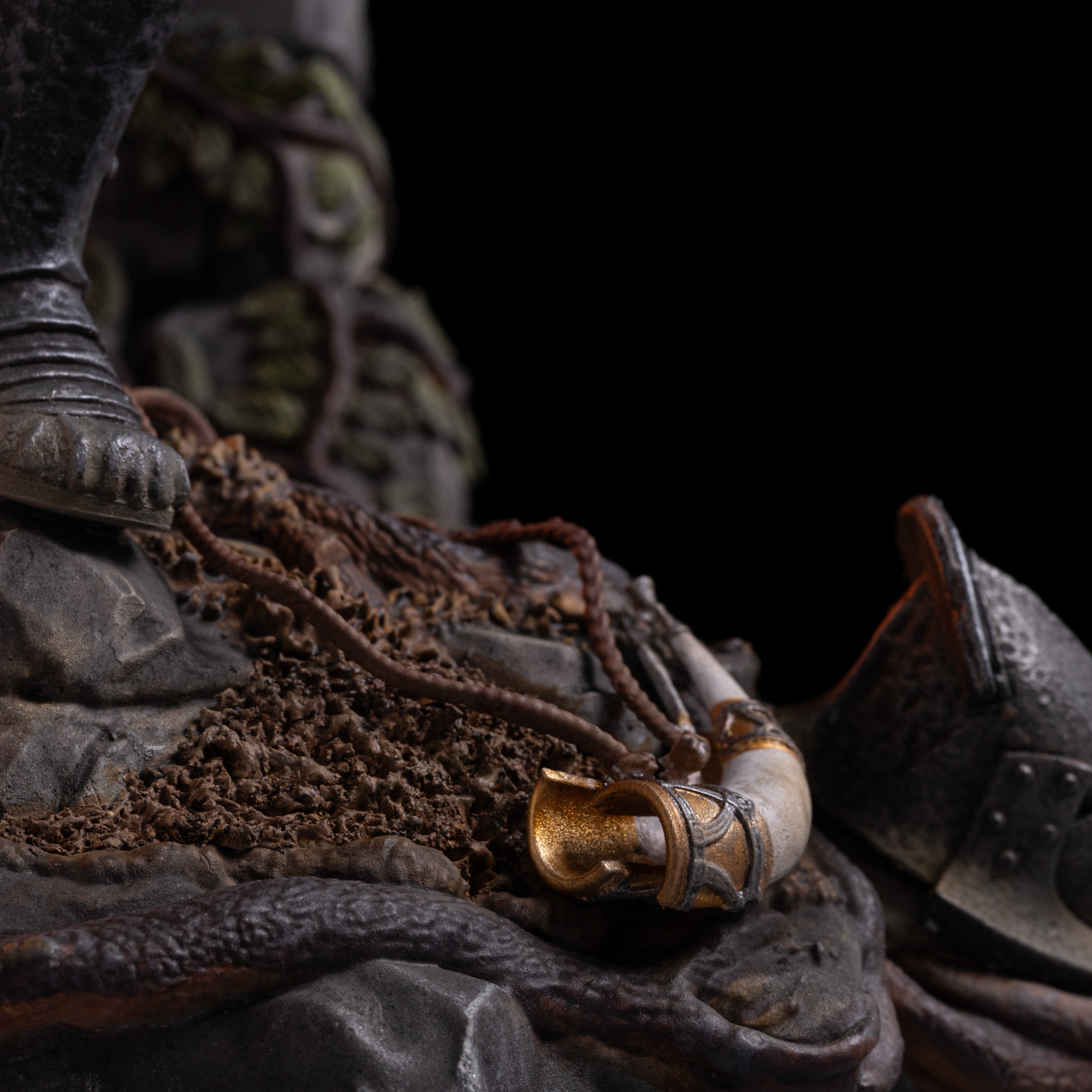 Iron Studios Collectible 1/10 Art Scale Limited Edition Statue of Lurtz, the Fierce Uruk-Hai Leader from The Lord of the Rings