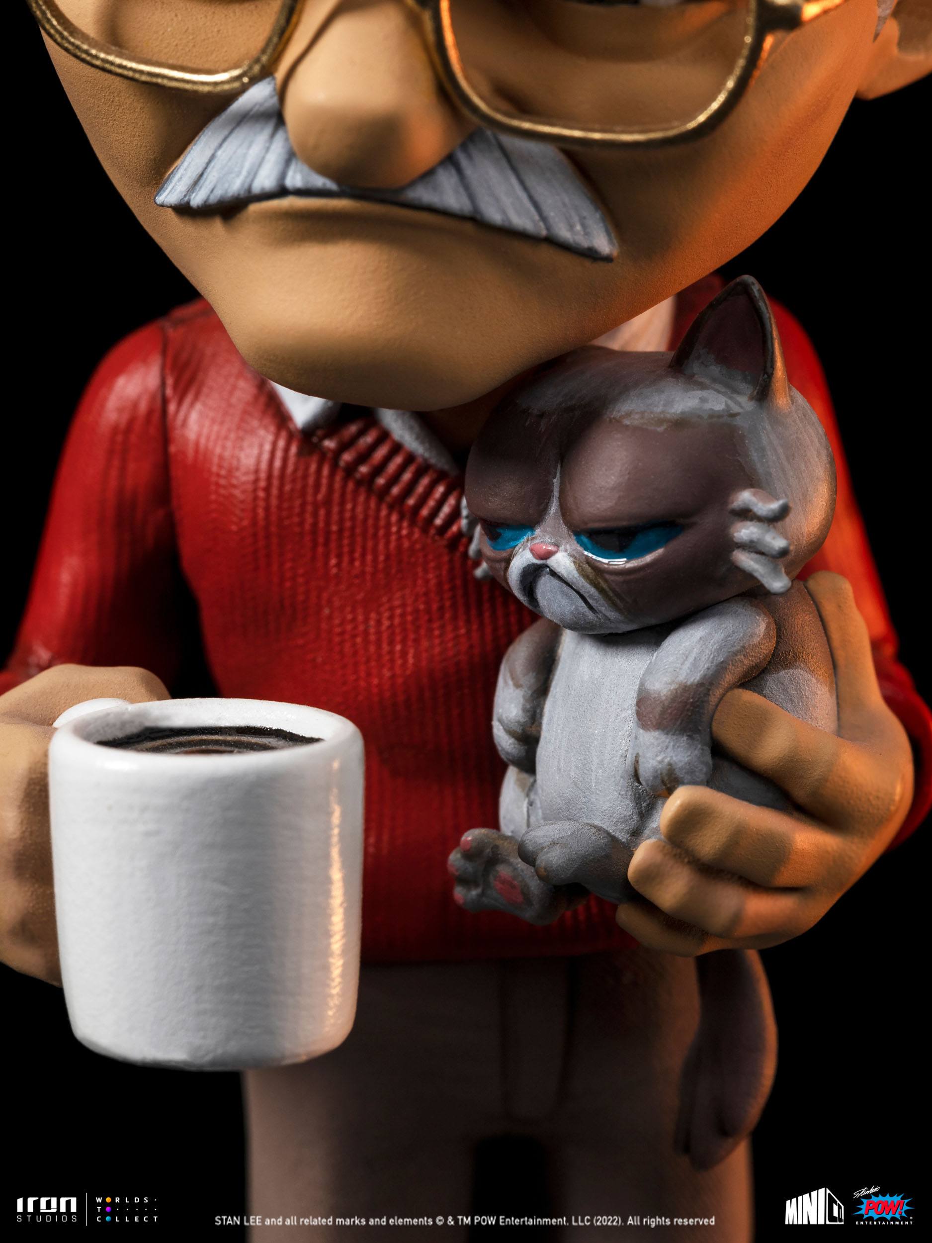 Iron Studios POW! Entertainment MiniCo Collectible Statue Featuring Stan Lee with Grumpy Cat
