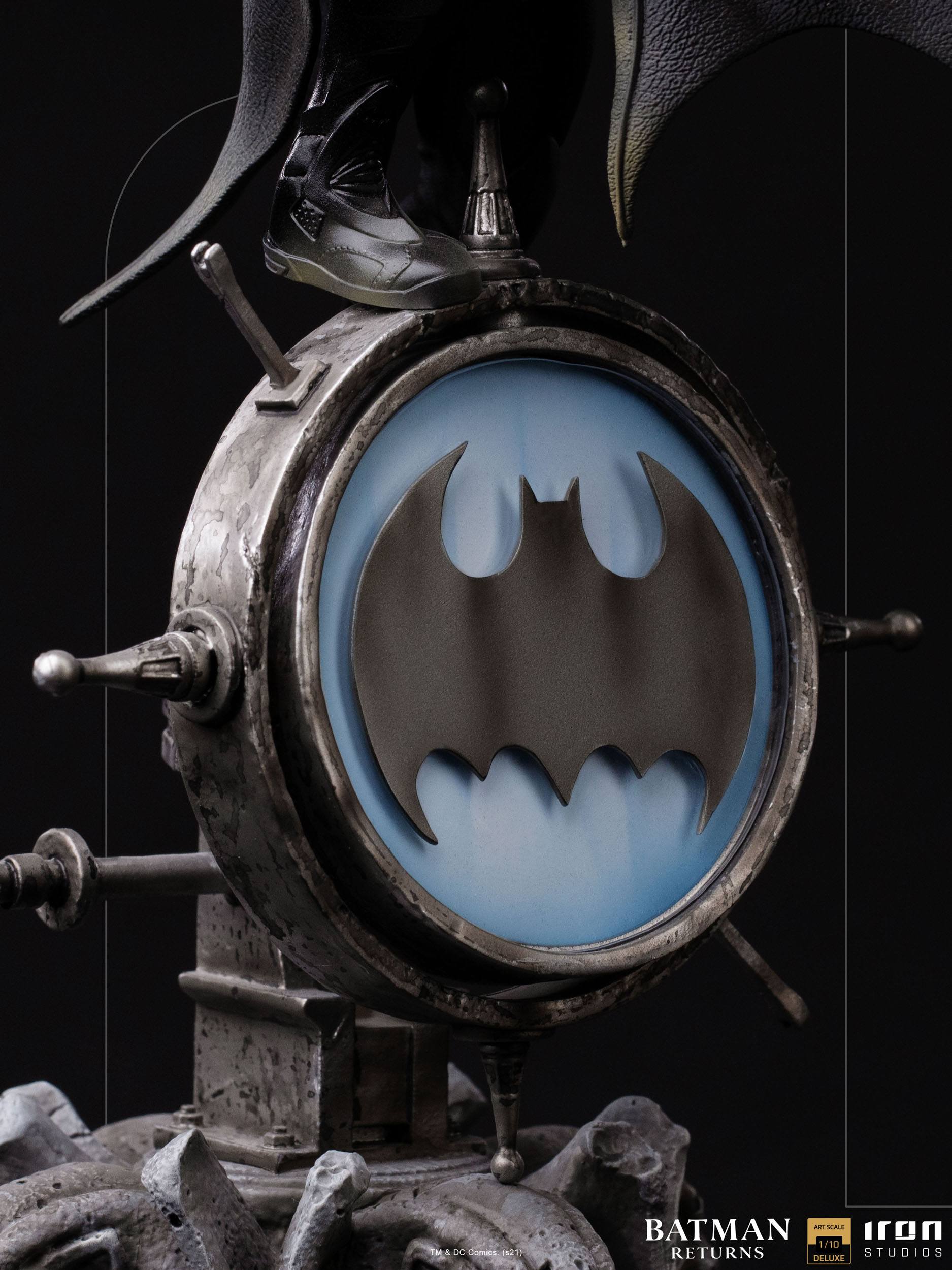 Iron Studios Collectible Deluxe Art Scale 1-10 Statue of Batman from Batman Returns