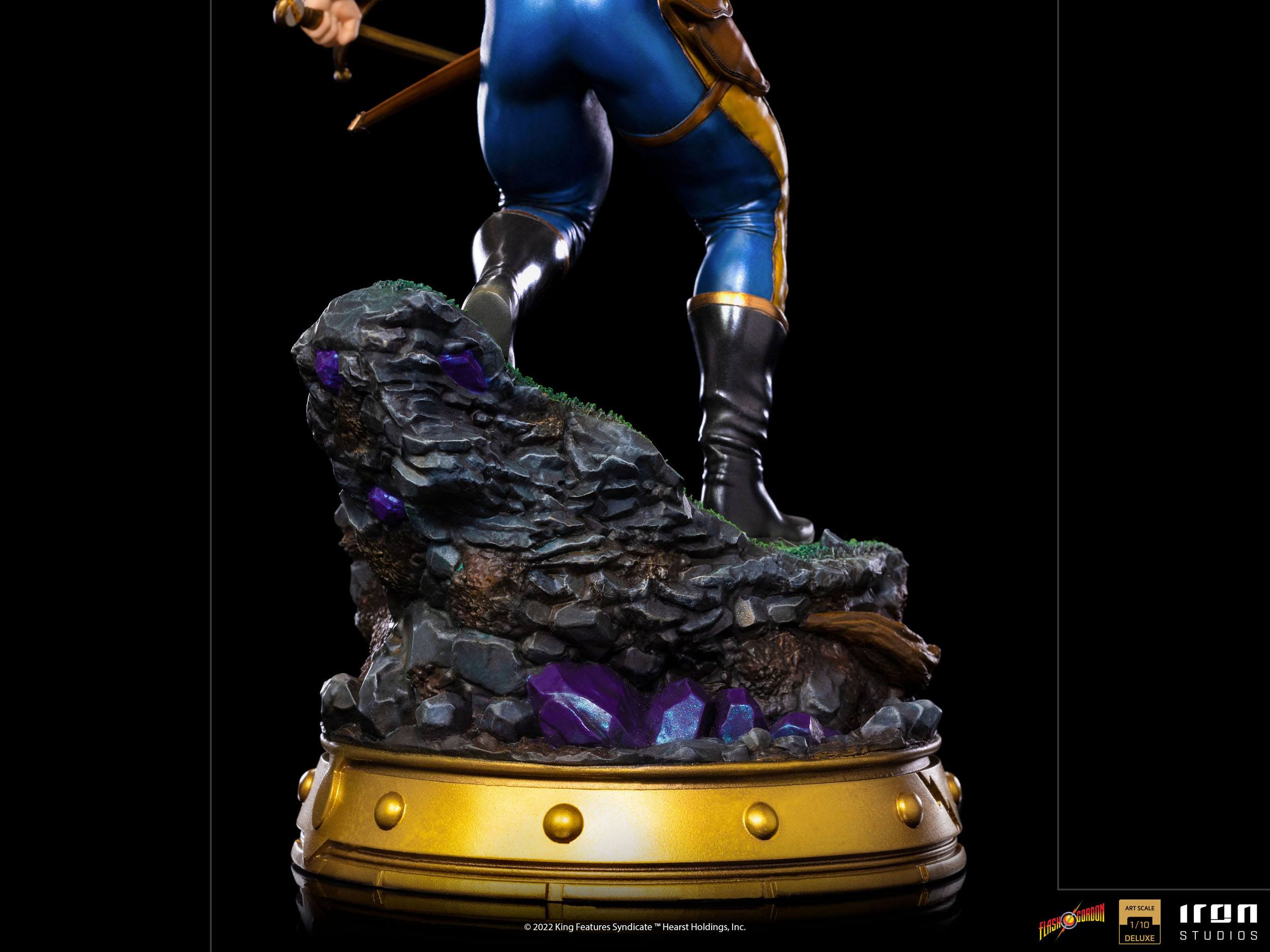 Iron Studios High - Quality Deluxe 1/10 Art Scale Statue of the Iconic Flash Gordon