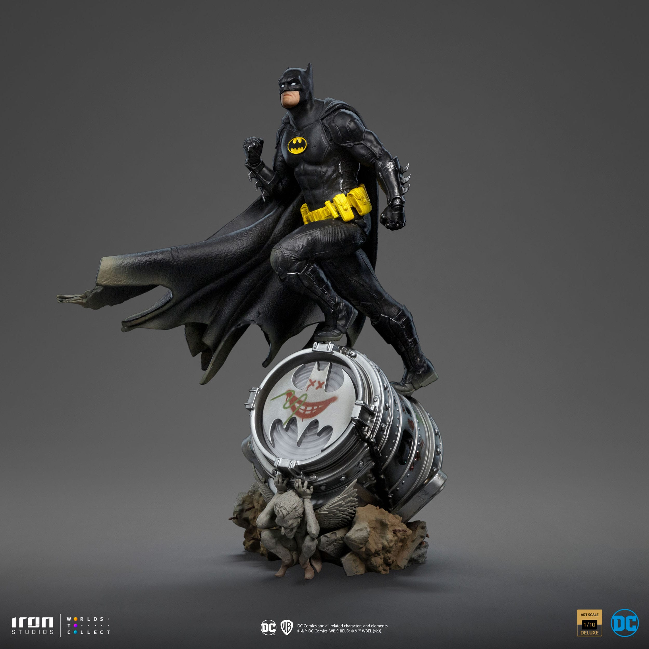 Iron Studios 1/10 Deluxe Art Scale Limited Edition DC Comics Batman Statue (500 Worldwide)