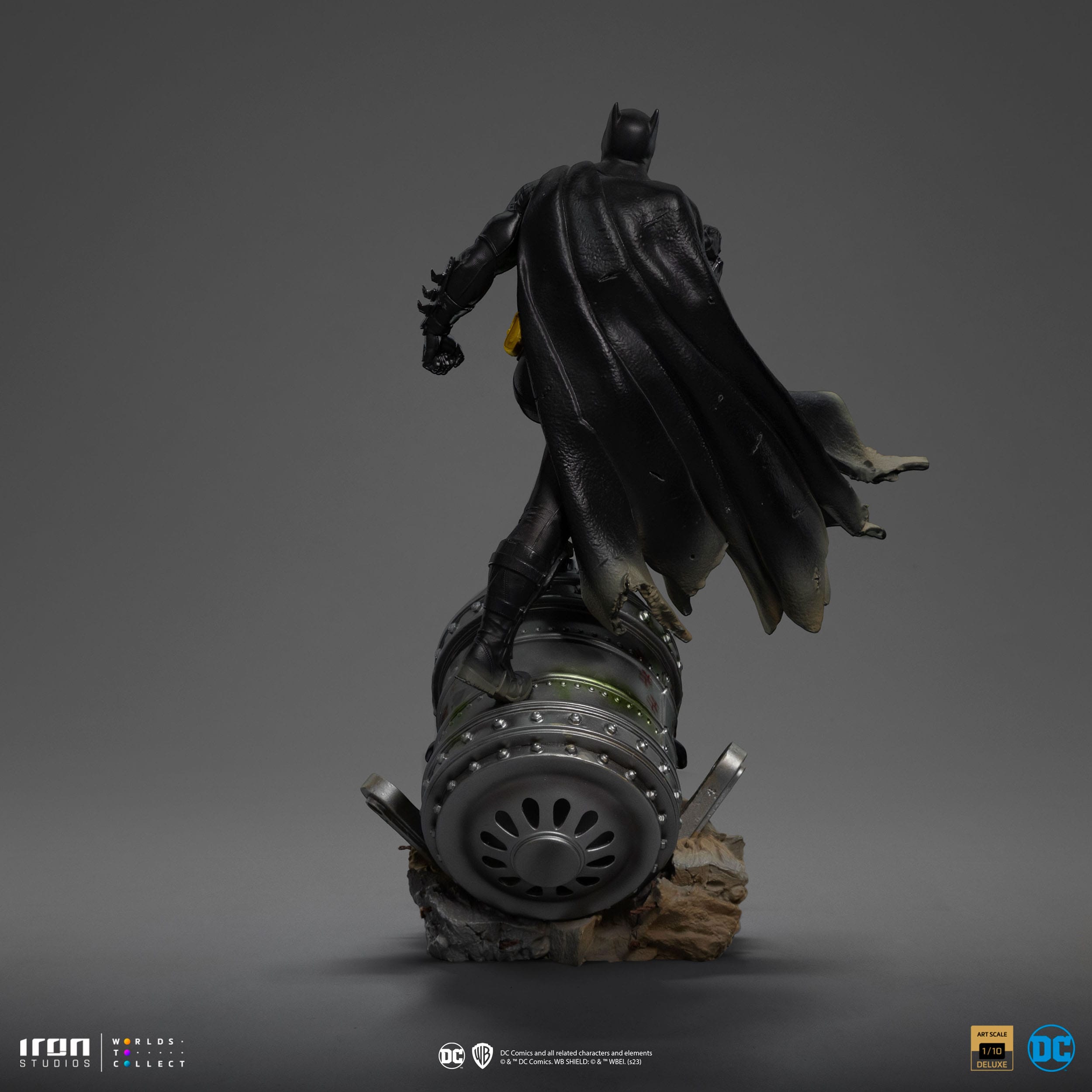 Iron Studios 1/10 Deluxe Art Scale Limited Edition DC Comics Batman Statue (500 Worldwide)