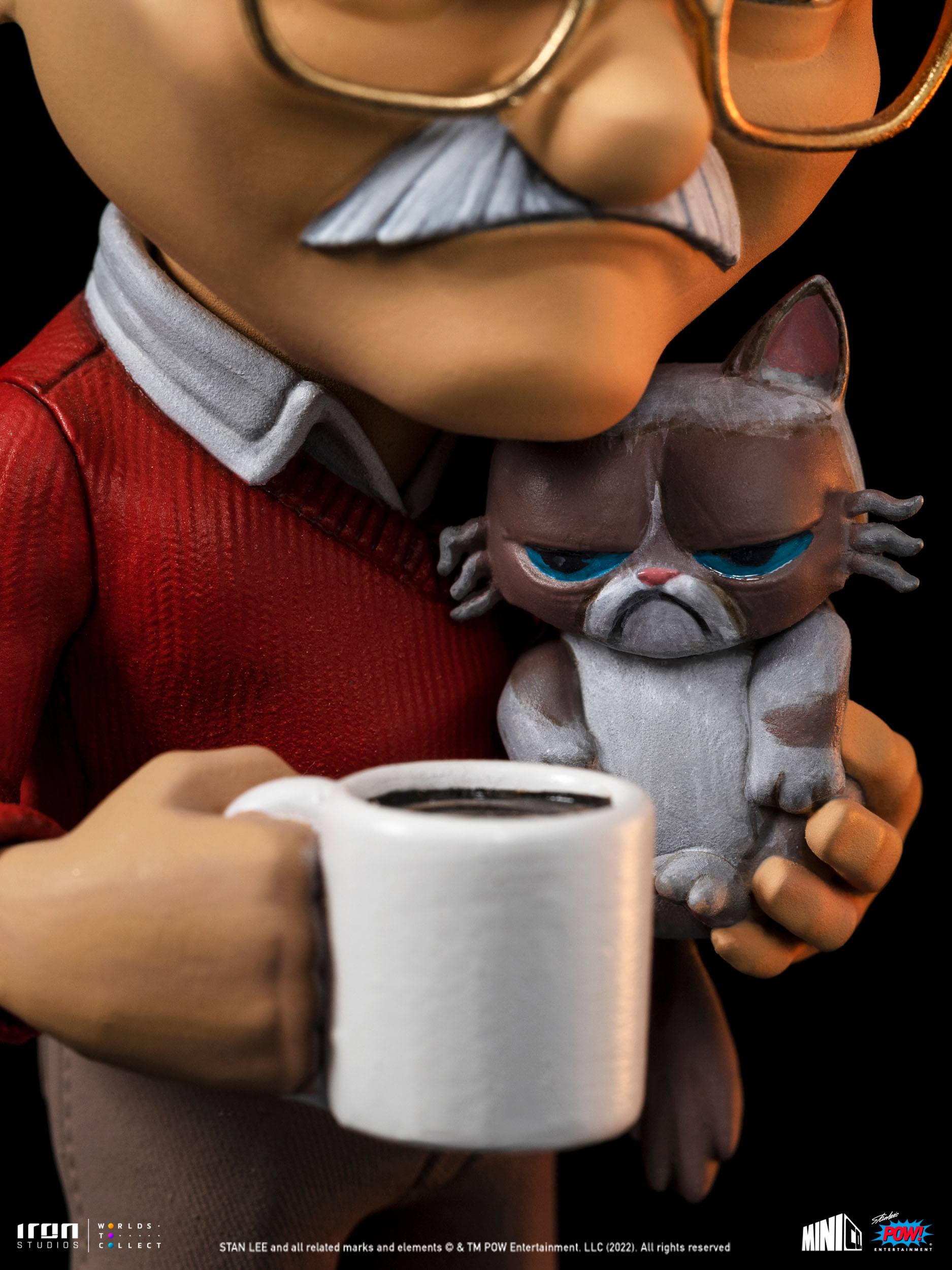 Iron Studios POW! Entertainment MiniCo Collectible Statue Featuring Stan Lee with Grumpy Cat