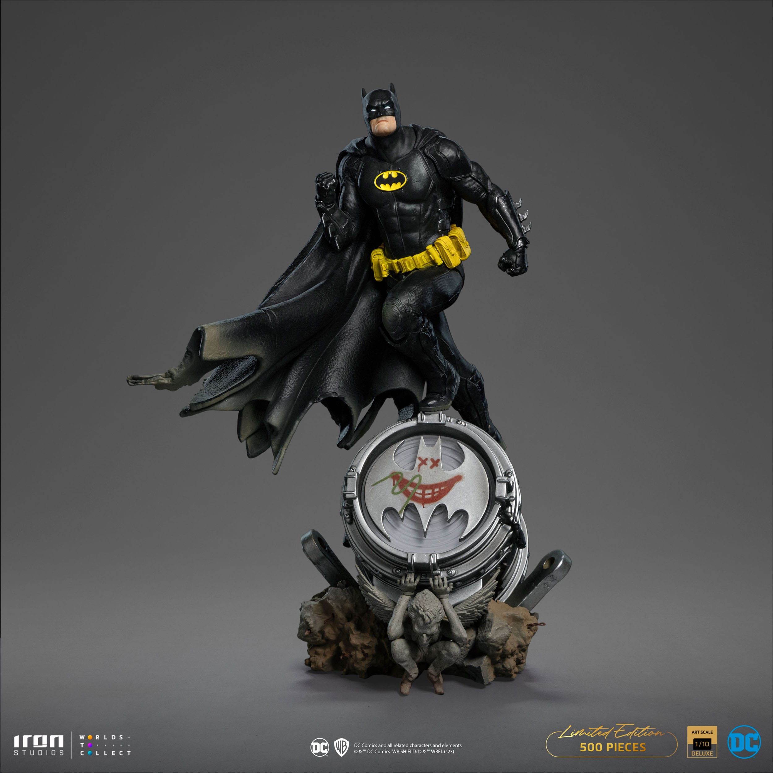 Iron Studios 1/10 Deluxe Art Scale Limited Edition DC Comics Batman Statue (500 Worldwide)