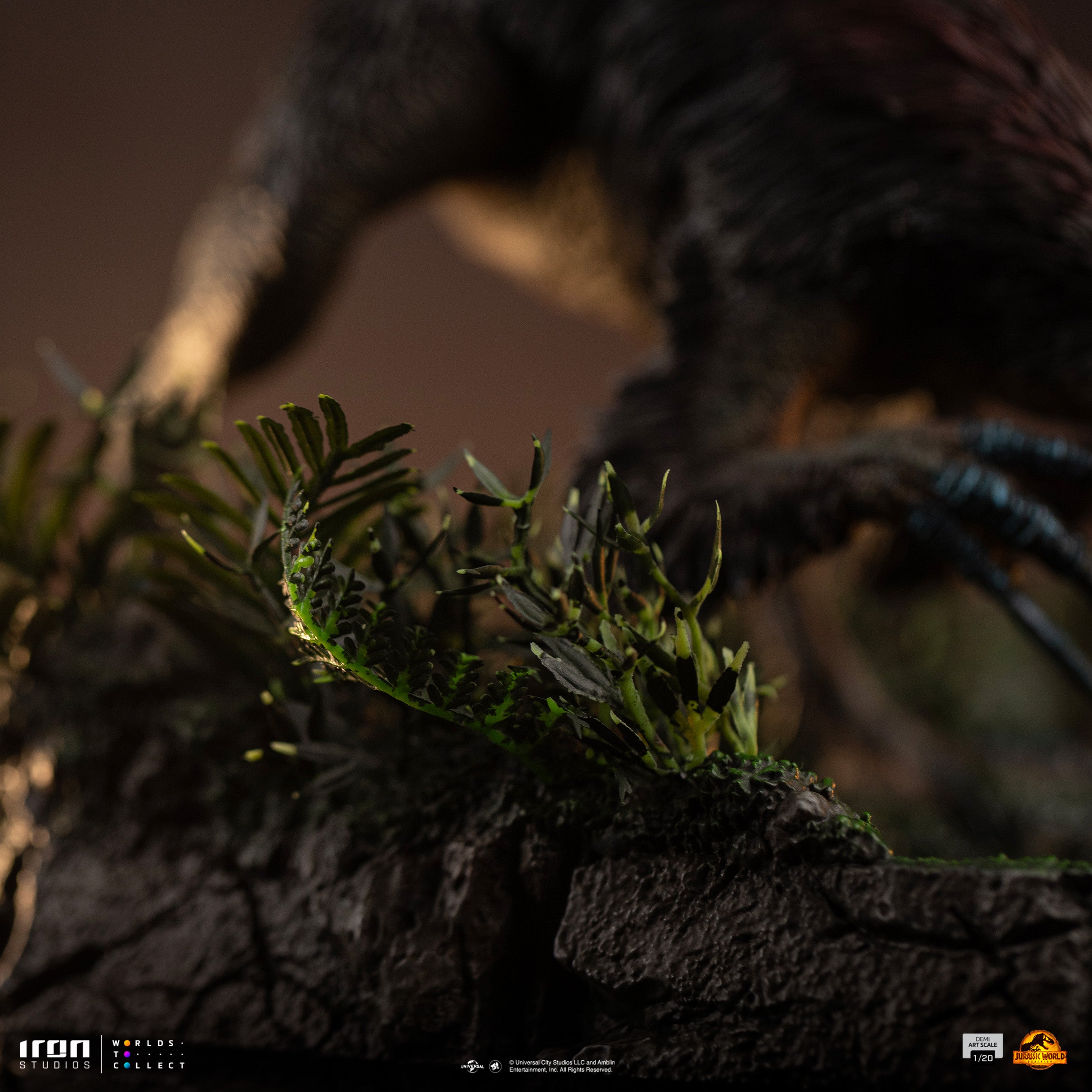 Iron Studios Collectible Limited Edition Jurassic World Therizinosaurus Statue in 1/20 Art Scale