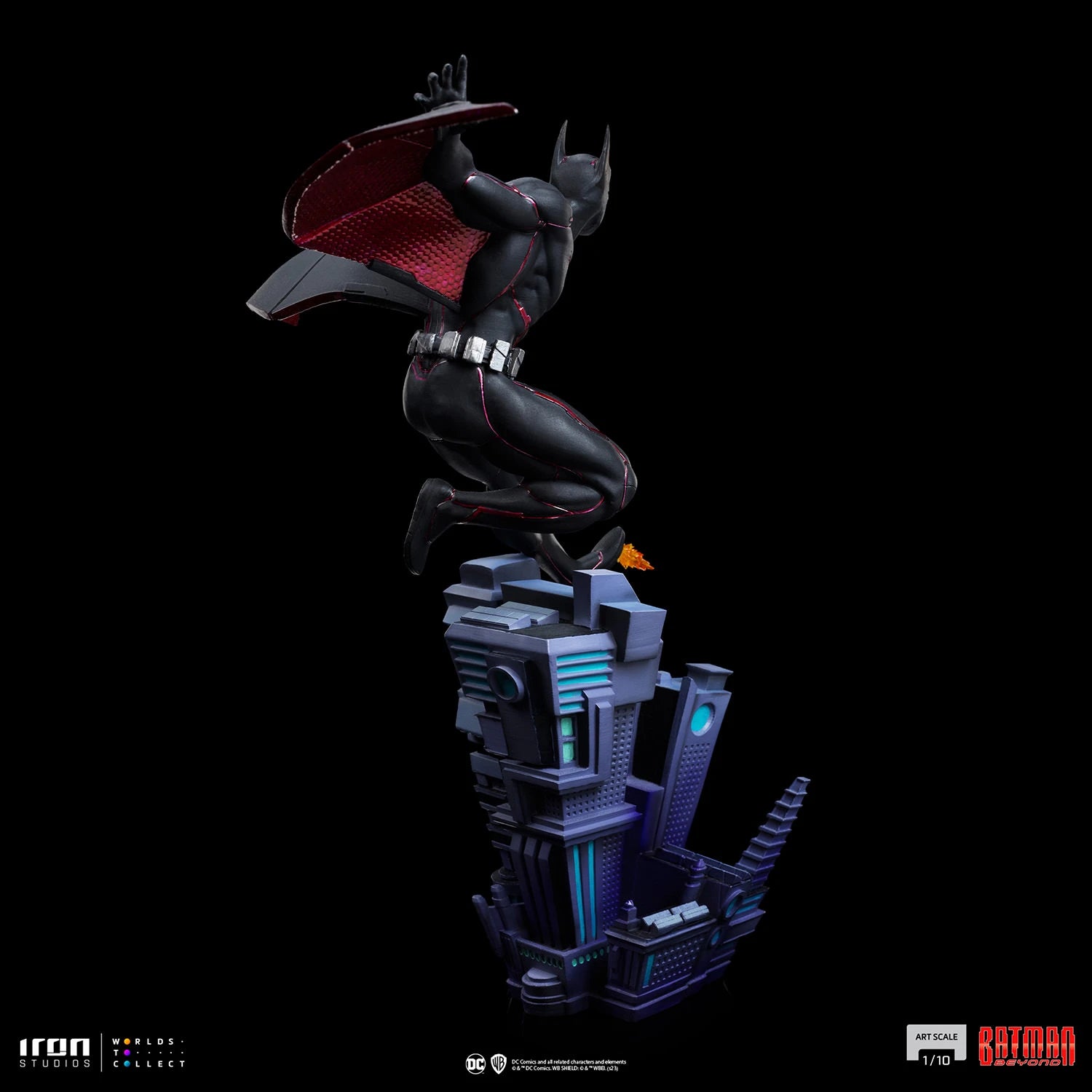 Iron Studios 1/10 Art Scale Batman Beyond Statue - Futuristic Dark Knight