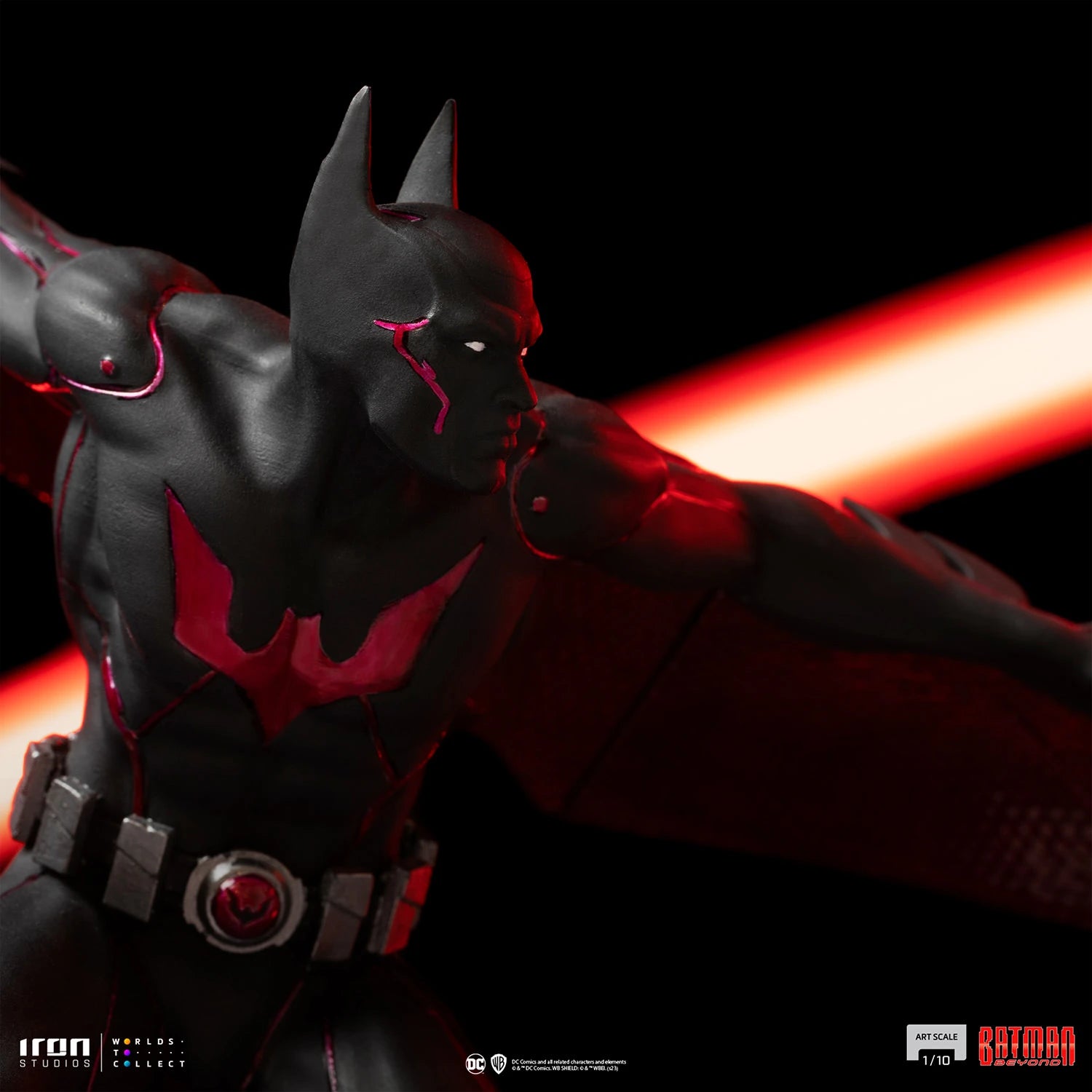 Iron Studios 1/10 Art Scale Batman Beyond Statue - Futuristic Dark Knight