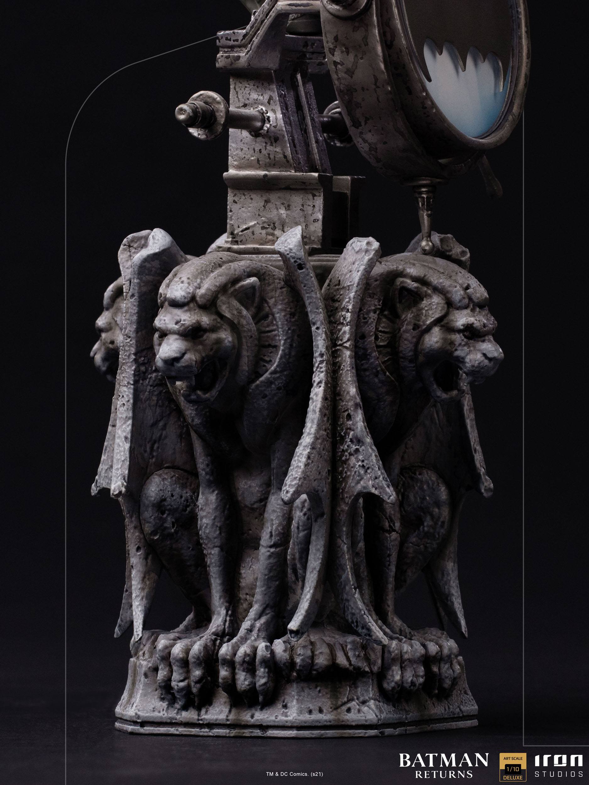 Iron Studios Collectible Deluxe Art Scale 1-10 Statue of Batman from Batman Returns
