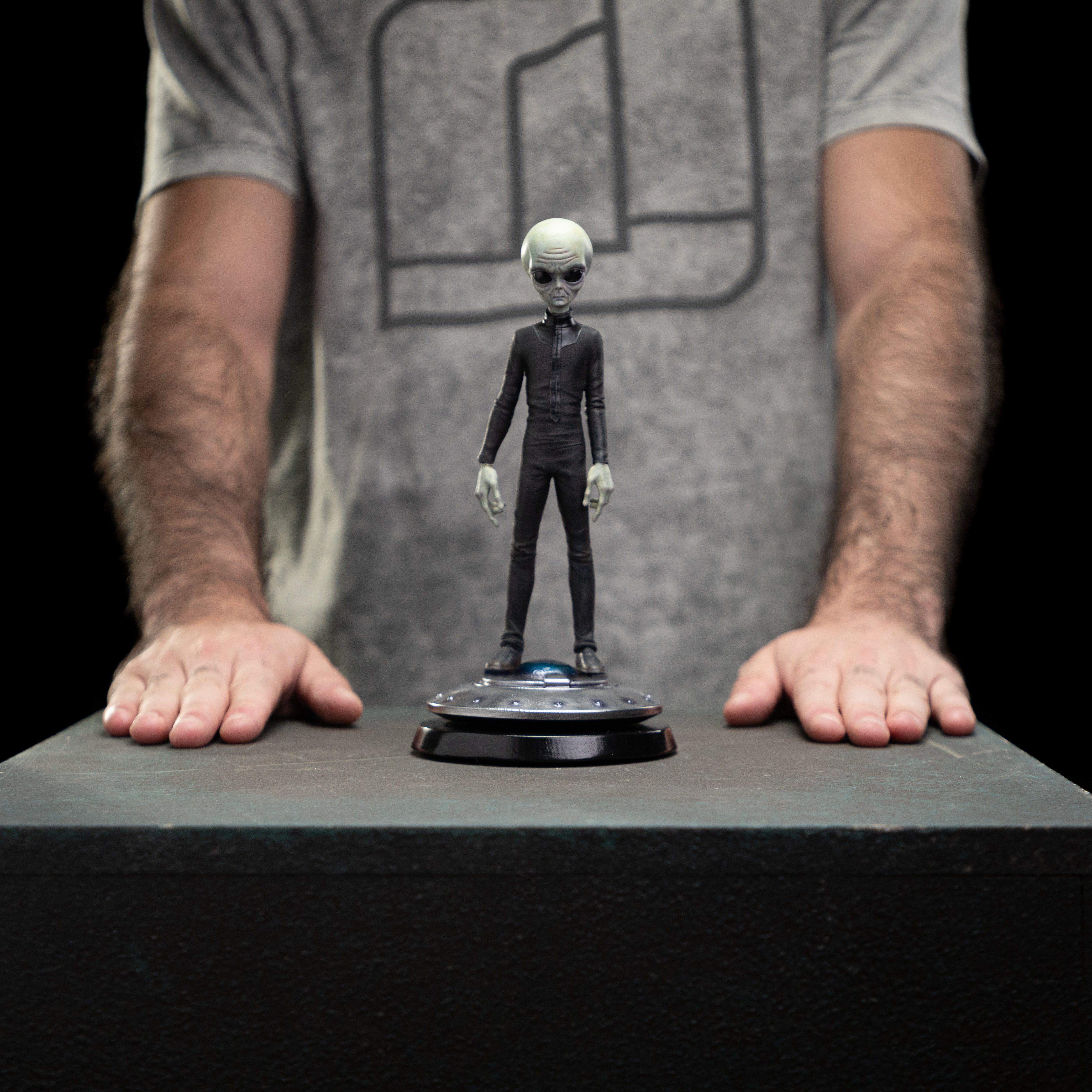Iron Studios 1/10 Art Scale Limited Edition Grey Alien Statue - 'I Want to Believe'