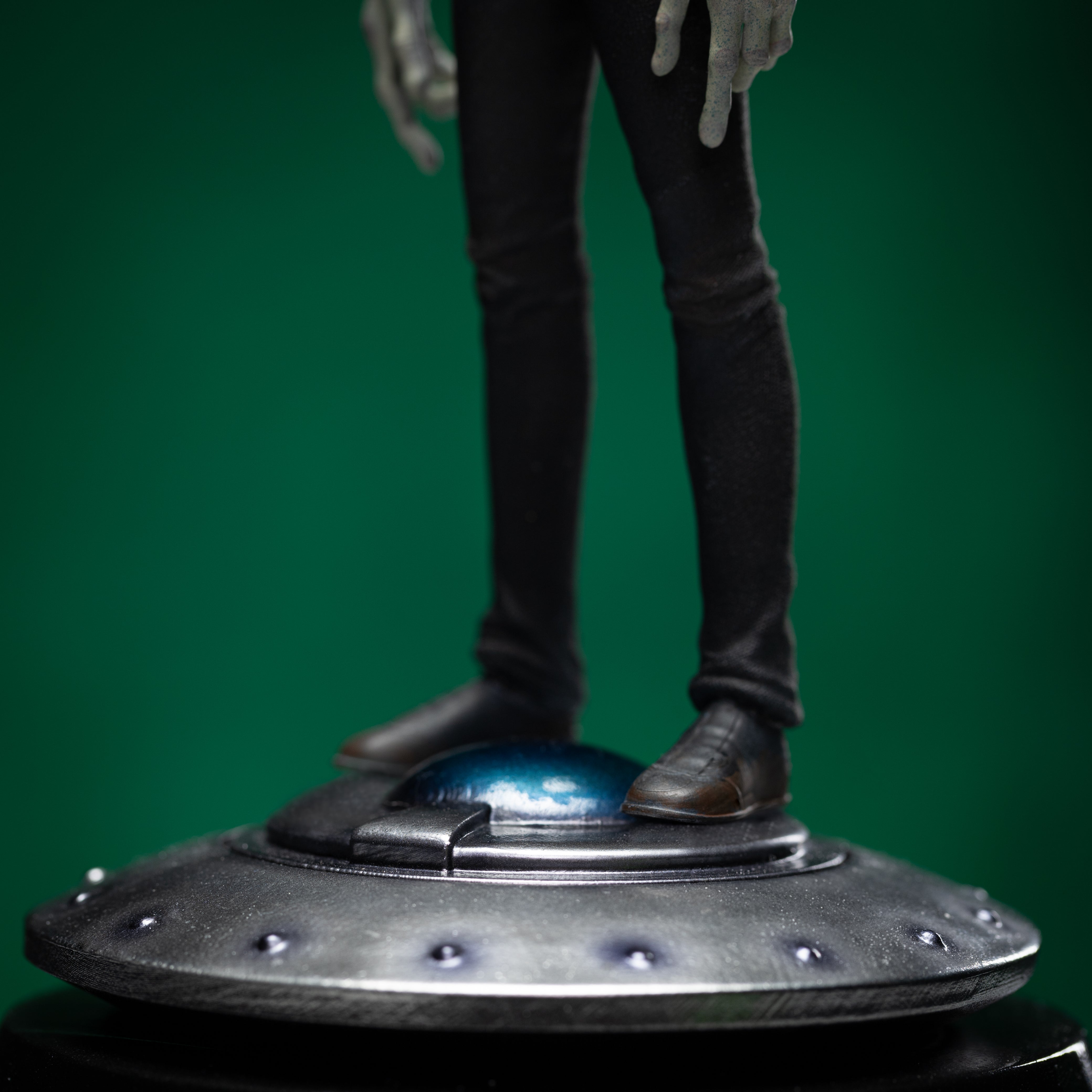 Iron Studios 1/10 Art Scale Limited Edition Grey Alien Statue - 'I Want to Believe'