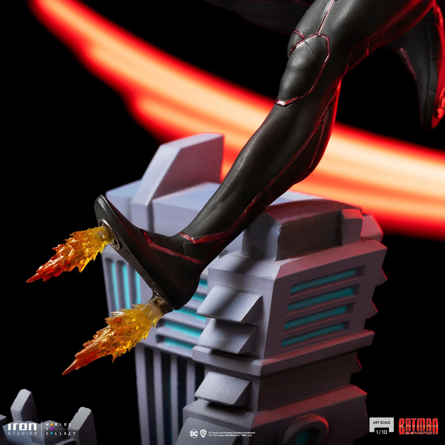 Iron Studios 1/10 Art Scale Batman Beyond Statue - Futuristic Dark Knight