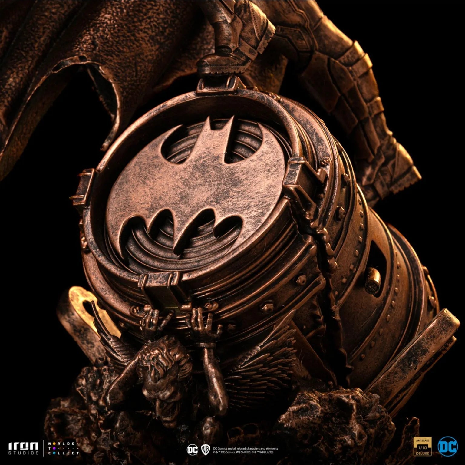 Iron Studios Exclusive 1/10 Limited Edition DC Batman Deluxe Statue (Bronze Version)