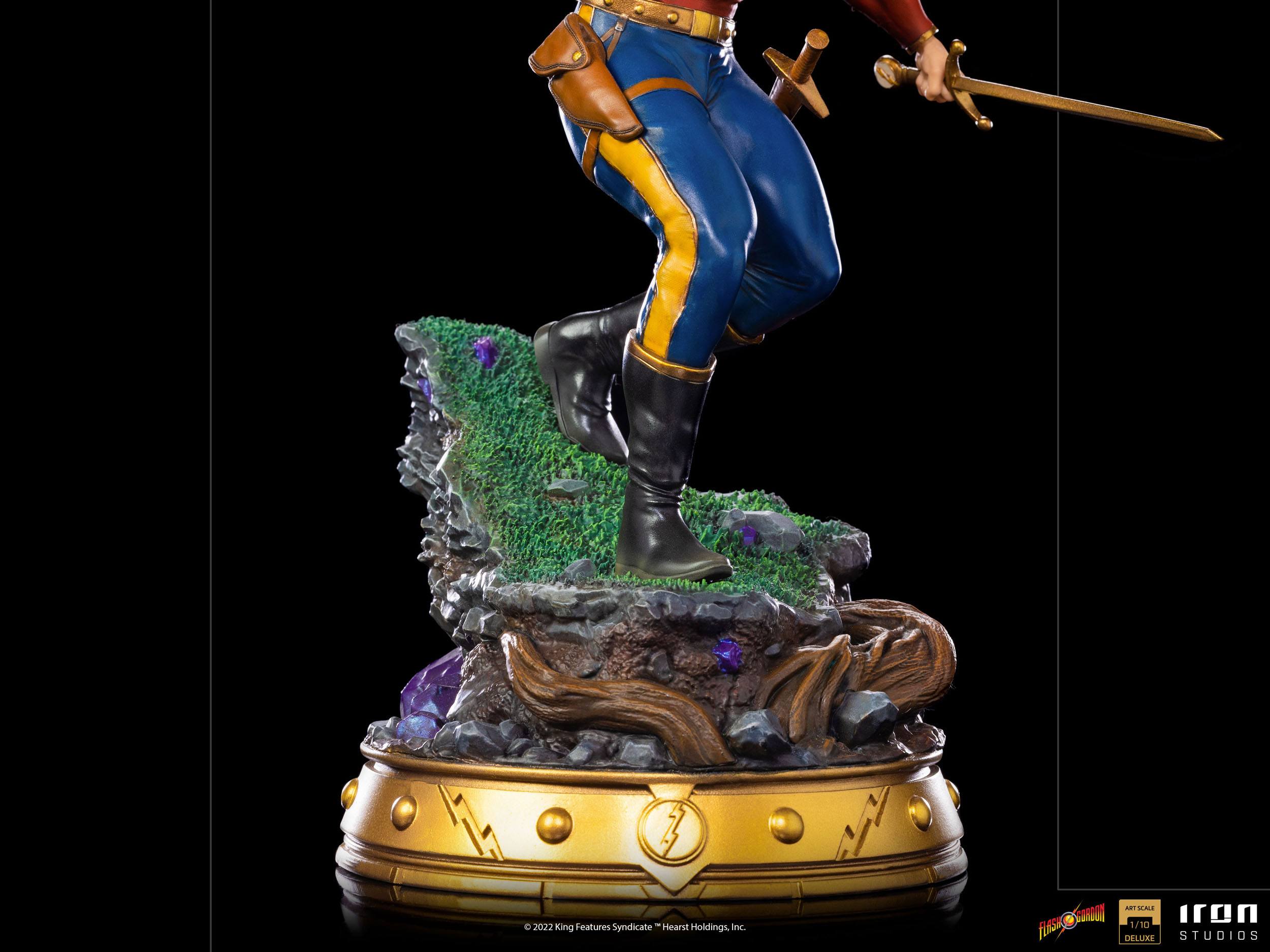 Iron Studios High - Quality Deluxe 1/10 Art Scale Statue of the Iconic Flash Gordon