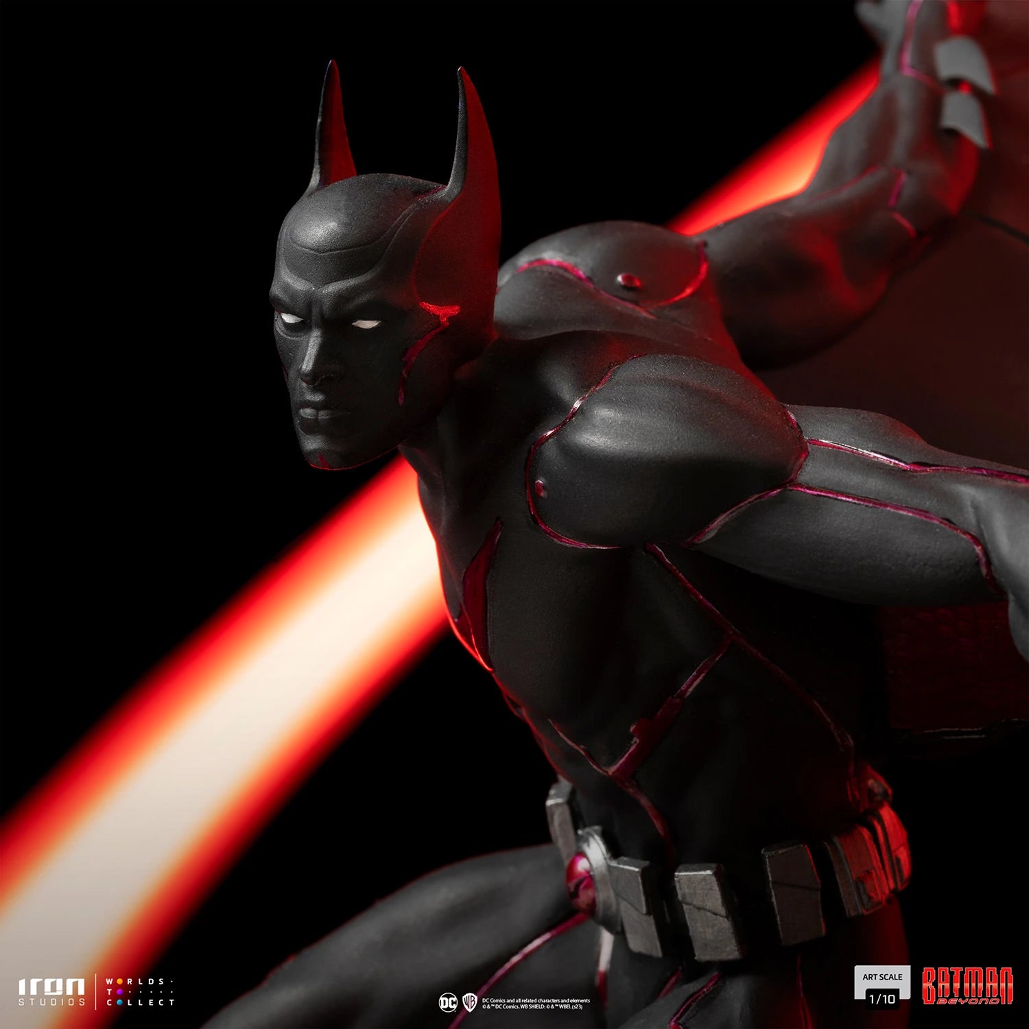 Iron Studios 1/10 Art Scale Batman Beyond Statue - Futuristic Dark Knight