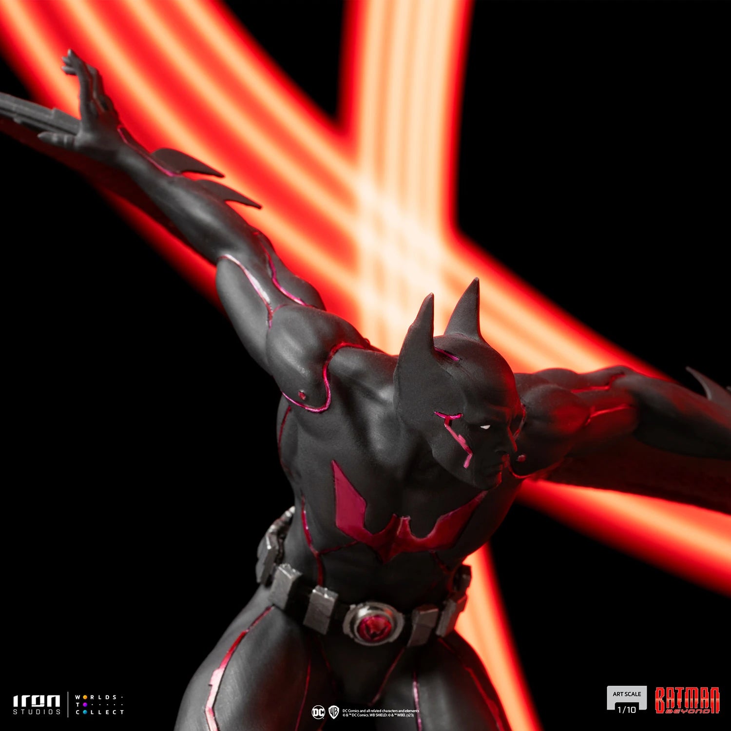 Iron Studios 1/10 Art Scale Batman Beyond Statue - Futuristic Dark Knight