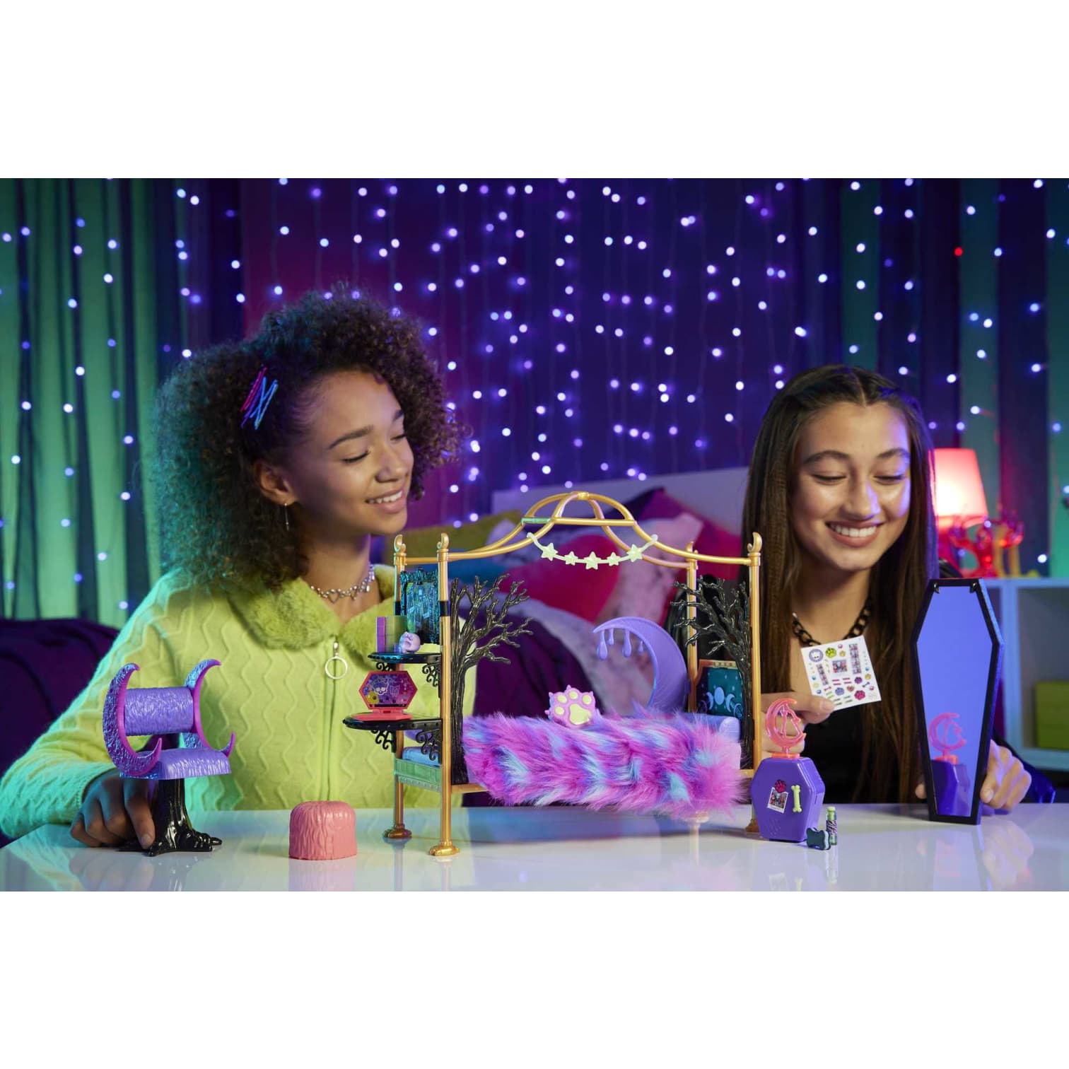 Monster High Clawdeen Wolf's Spooky and Fun Bedroom Playset